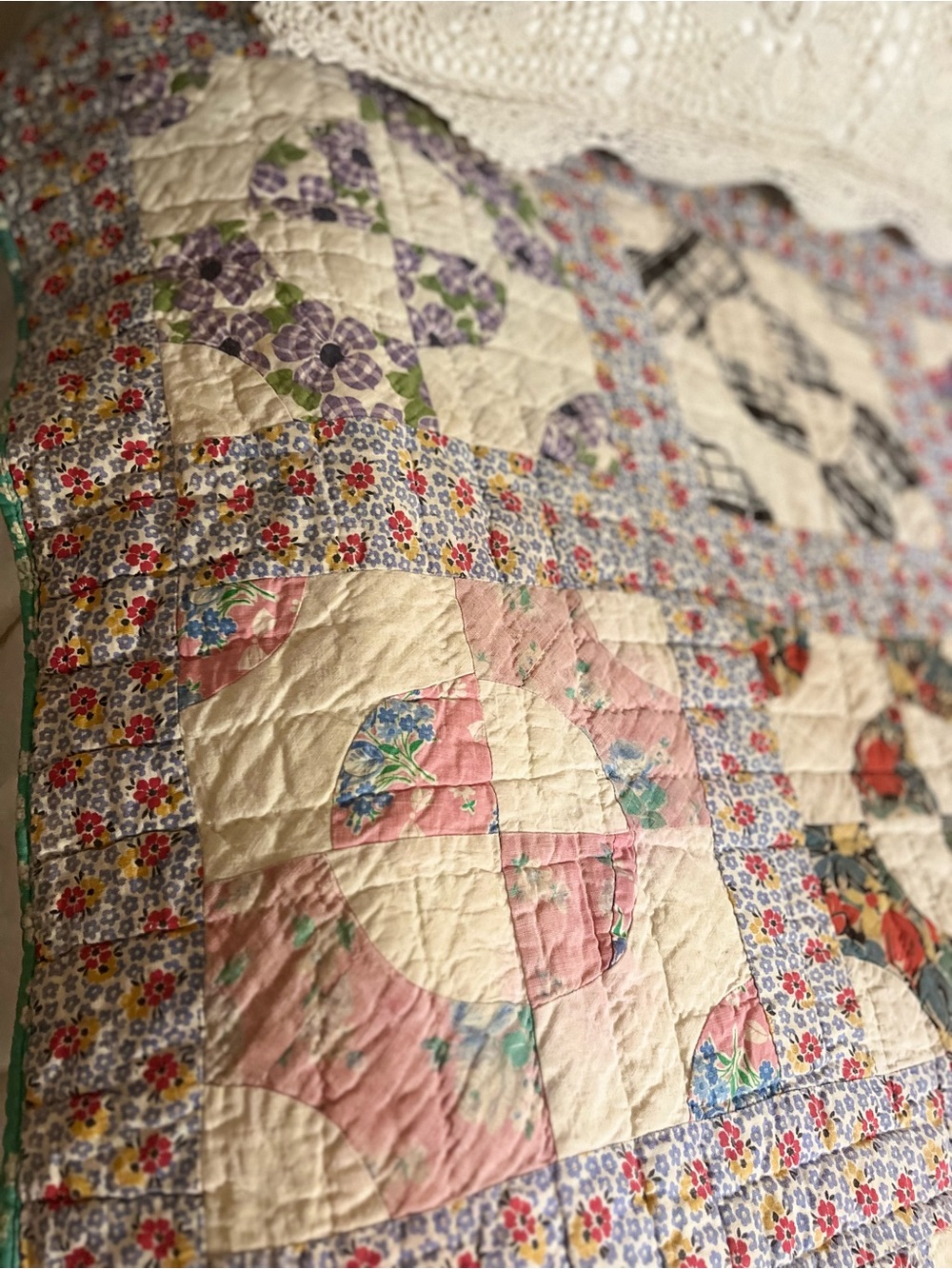 Antique Handmade Feed-sack Quilt,  Drunkard Path or Jacob's Ladder Pattern